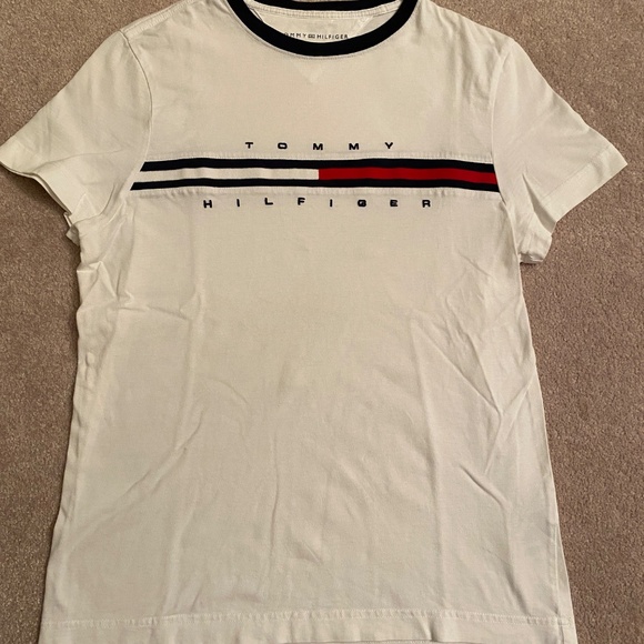 Tommy Hilfiger Classic T-Shirts - Picture 2 of 4